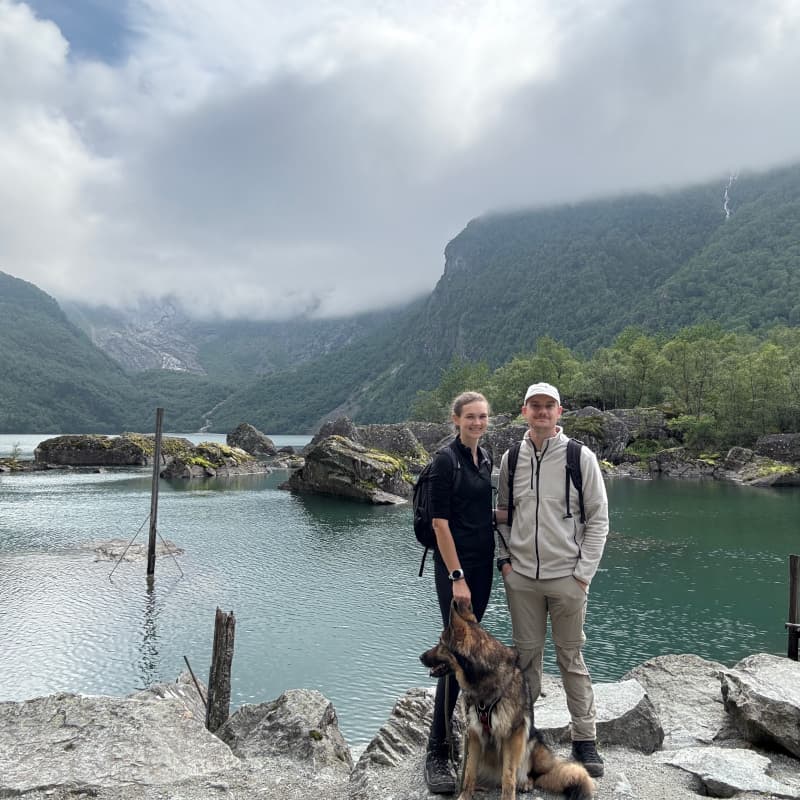 Sassi, Fabi & Leeyah vor dem Bondhusvatnet Gletschersee