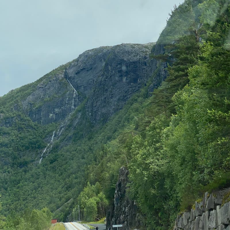 Mit dem Camper auf ddem Weg nach Latefossen, Norwegen