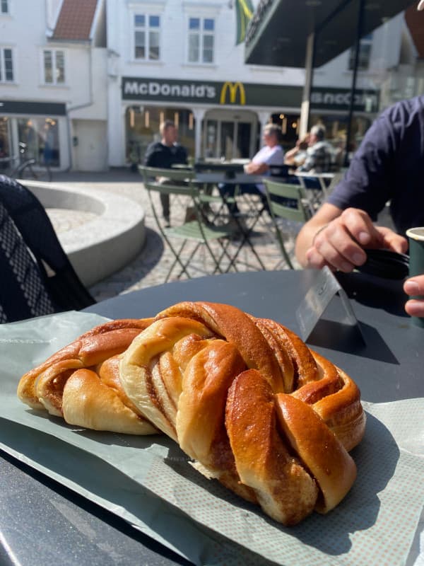 Norwegische Zimtschnecke in Stavagner vom Bäcker