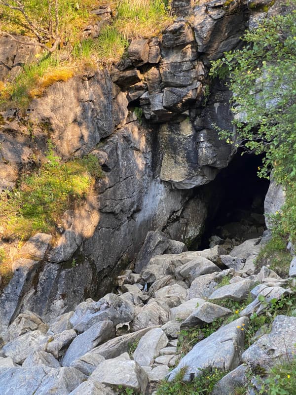 Eingang Trollkyrkja Höhle