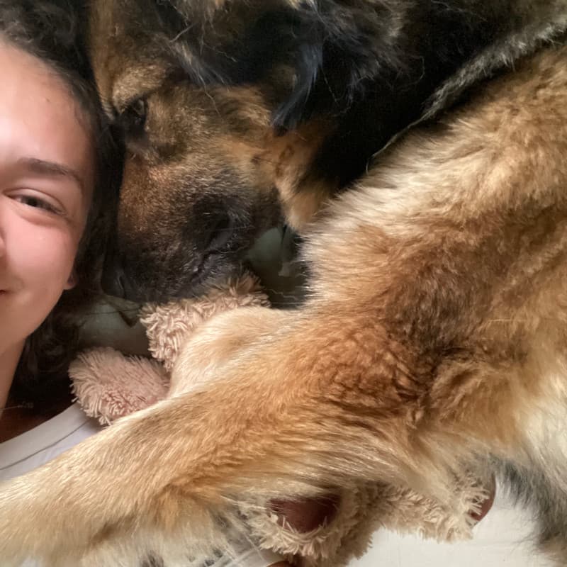 Sassi und Leeyah im Bett - Sjoholt