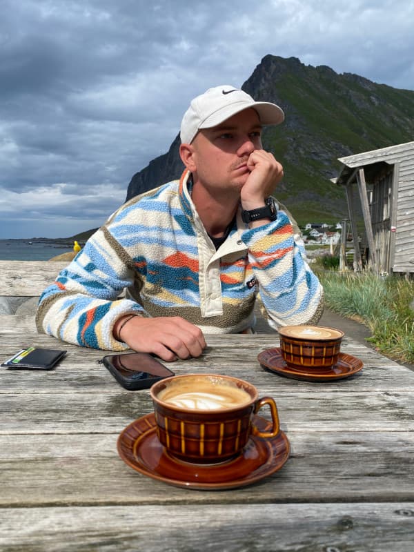 Fabi im Café Glashytte nähe Vik Beach, Lofoten