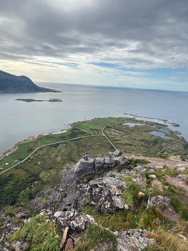 Sassi auf dem Hoven Gipfel, Lofoten