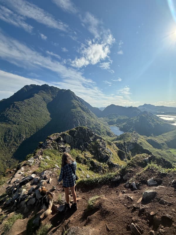 Sassi und Leeyah auf dem Rückweg vom Mannen Gipfel
