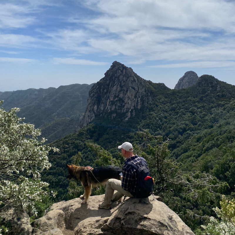 Fabi und Leeyah bei einer Wanderung auf La Gomera